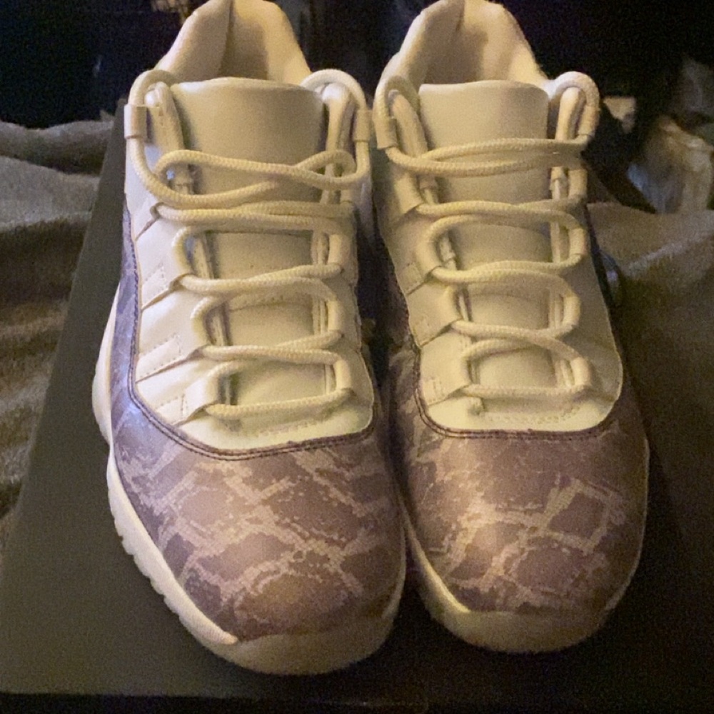 Jordan 11 Sneakers in White and grey